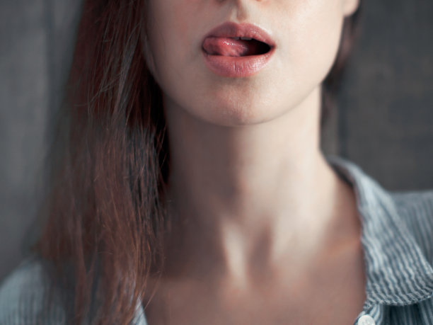 渴望性感女人的嘴唇，舌头图片下载