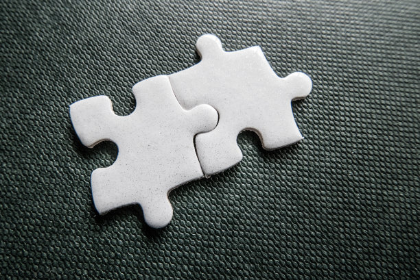 两块白色的拼图图片下载