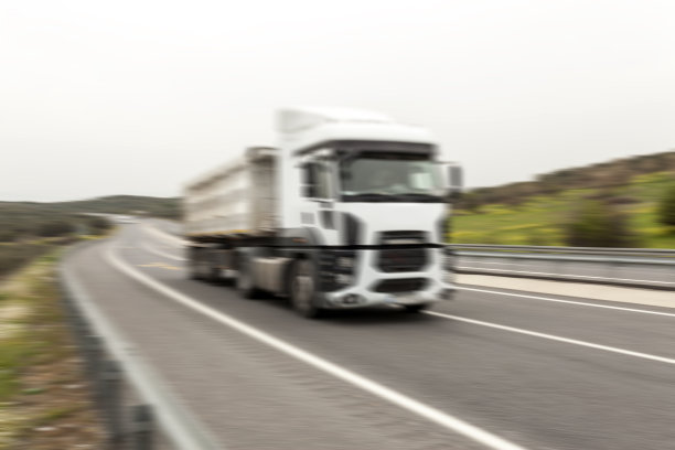 平移的卡车图片下载