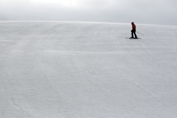 孤独的滑雪图片下载