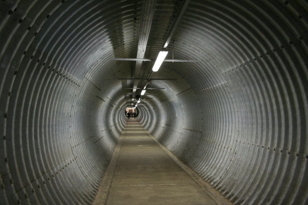 长波纹隧道图片下载