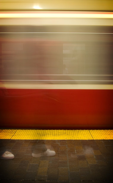 地铁幽灵图片下载