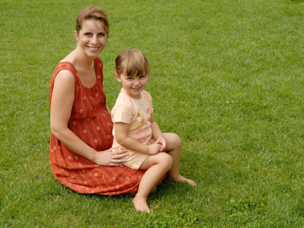 母亲和女儿图片下载