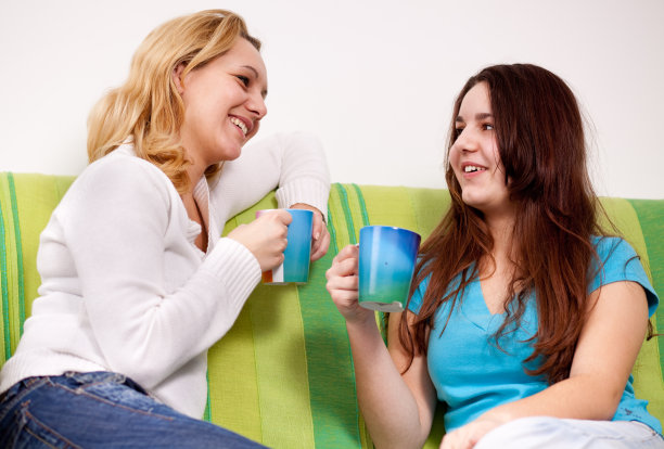 女孩很开心图片下载