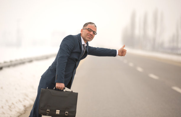 商人搭便车图片下载