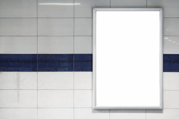 地铁站的空白广告牌图片下载