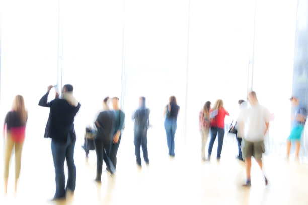 模糊组的后视图无法辨认的人图片下载