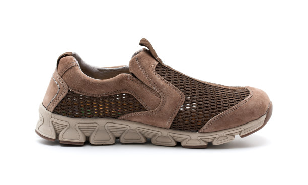 网格休闲鞋孤立的白色背景图片下载