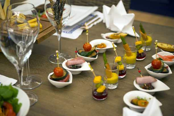 豪华餐厅表图片下载