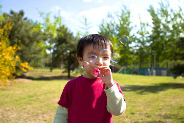 快乐的男孩图片下载