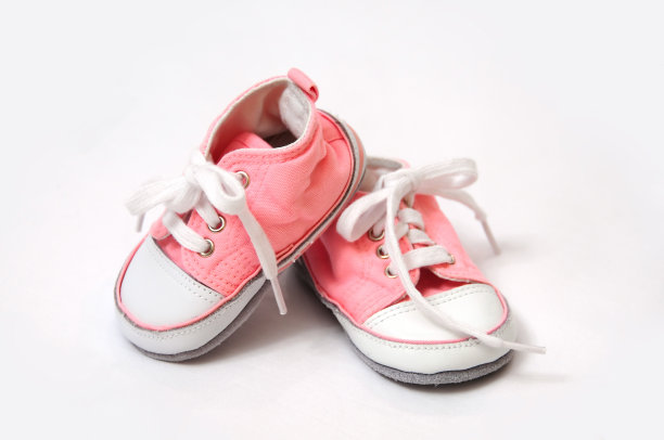 粉红色的婴儿鞋图片下载