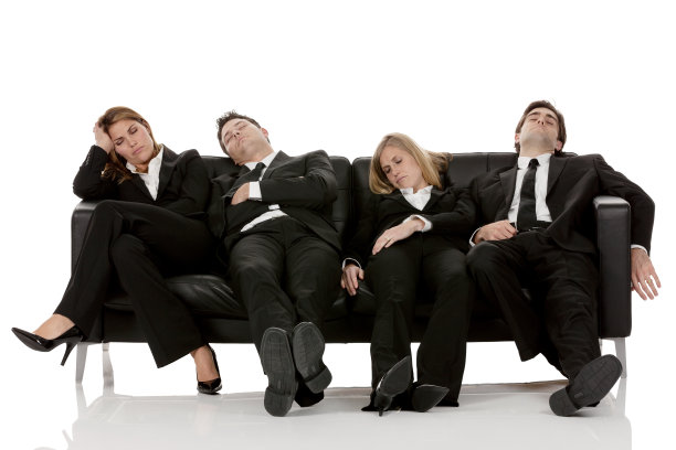 商务团队睡沙发图片下载