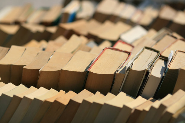 有很多旧书图片下载