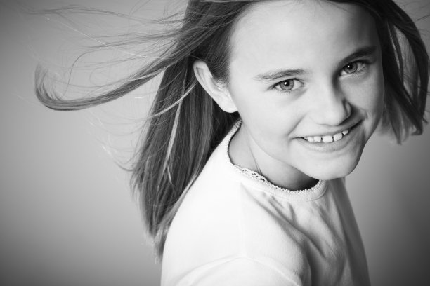 快乐的女孩图片下载