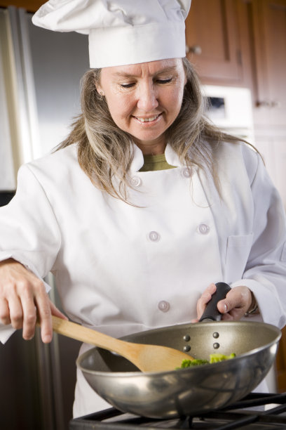 在厨房工作的厨师图片下载