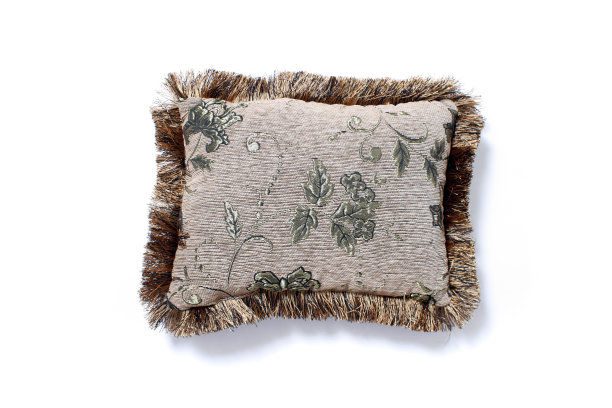 亚洲风格扔枕头孤立在白色背景图片下载