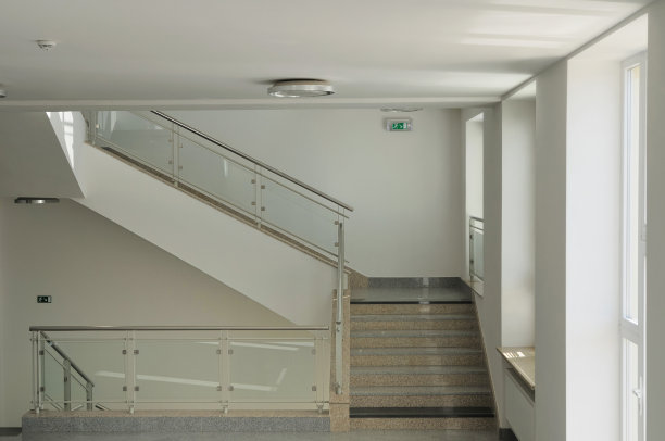 空荡荡的楼梯图片下载