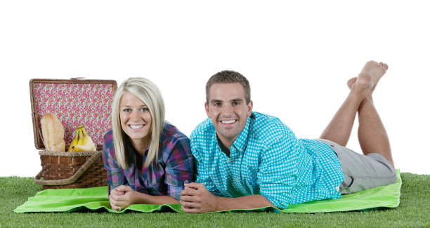 一对情侣在野餐图片下载