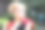 特写的年轻女子与红色短上衣图片下载