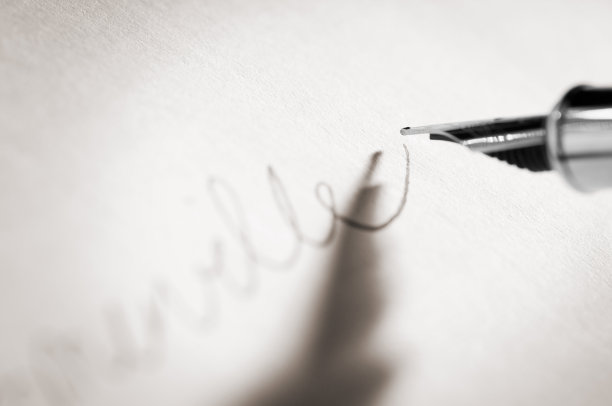 用钢笔在文件上签名图片下载