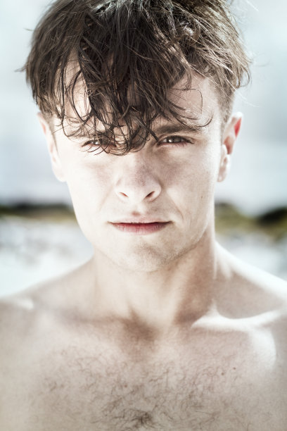 一个男人的特写图片下载