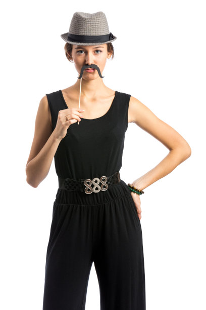 有胡子的女孩图片下载