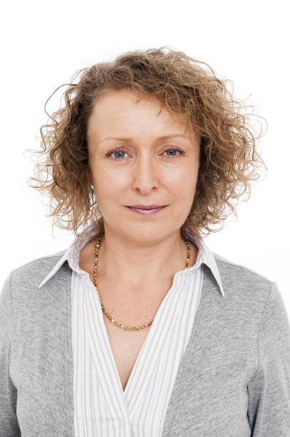 严重的女性肖像图片下载