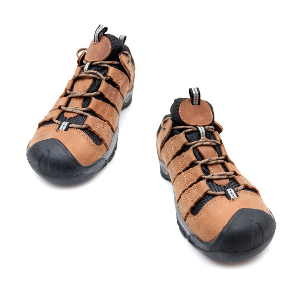 徒步靴孤立在一个白色的背景图片下载