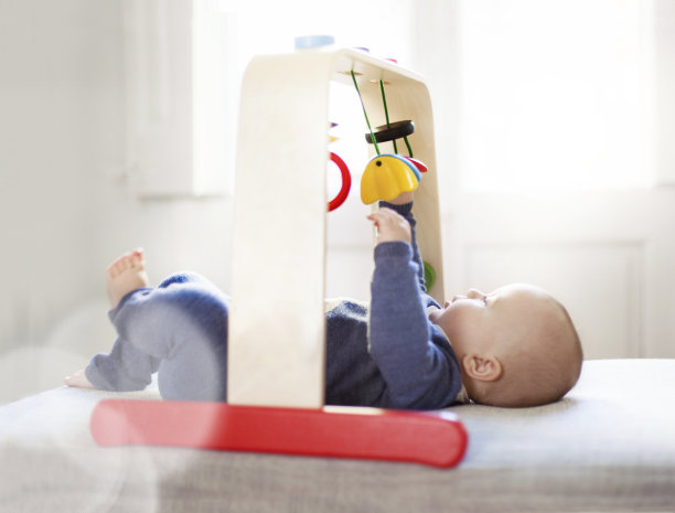 小男孩玩图片下载