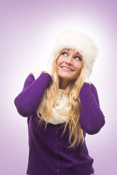 穿着冬天衣服的漂亮女孩图片下载