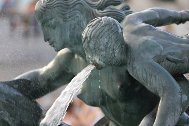 喷泉——伦敦特拉法加广场图片下载