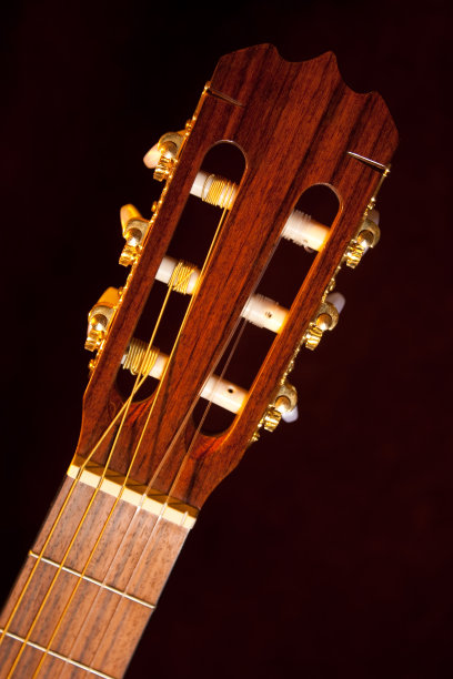 原声吉他的床头箱和调谐器图片下载