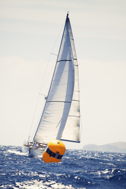 与帆船航行图片下载