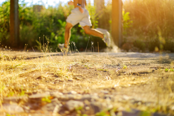 男人跑图片下载