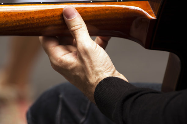 特写男吉他手手图片下载