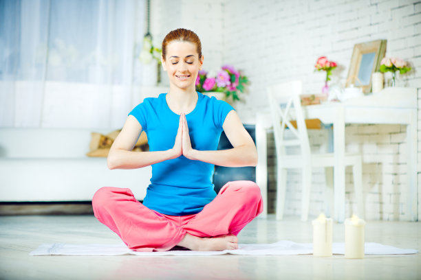 瑜伽在家里图片下载