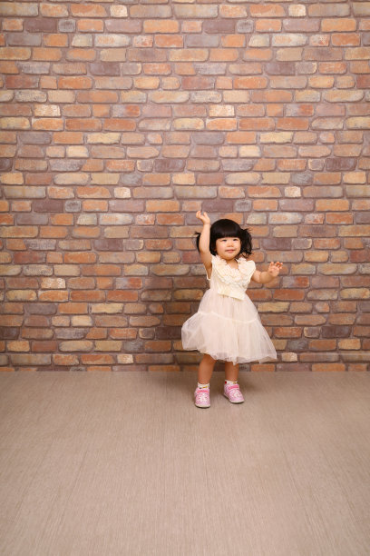 孩子的手臂上图片下载