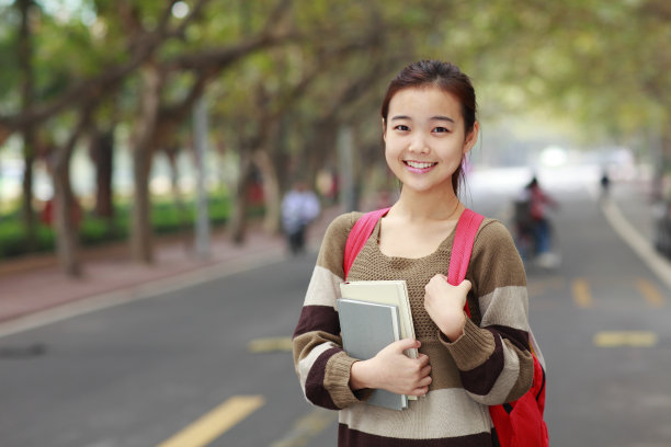 校园里漂亮大学生的肖像图片下载