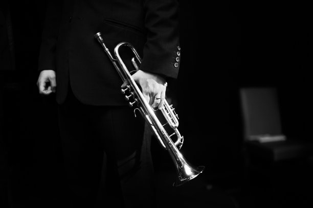 小号演奏家图片下载