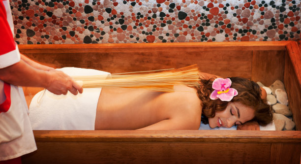 日式竹竿按摩。图片下载