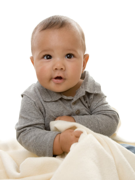 好奇的宝宝看着镜头图片下载