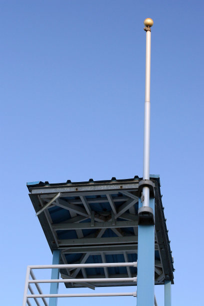 海滩上瞭望塔图片下载