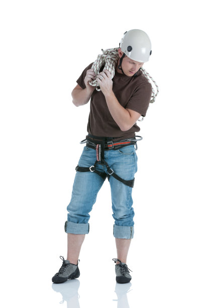 攀岩者拿着一捆绳子图片下载