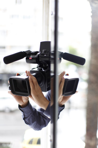 有高清摄像机的摄影师图片下载