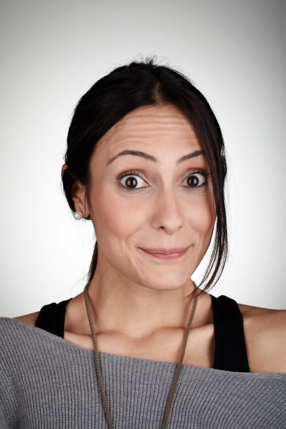 她很惊讶图片下载