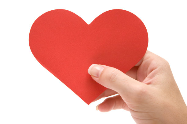 手持一颗红心图片下载