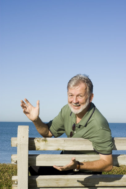 板凳上的男人系列-怎么样图片下载