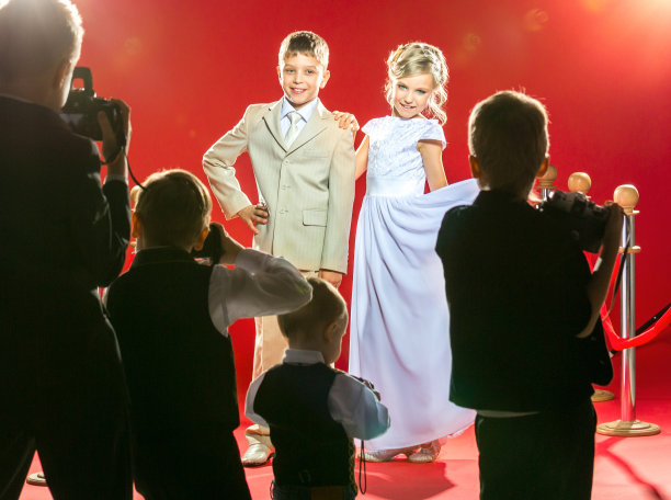 作为年轻的明星情侣图片下载