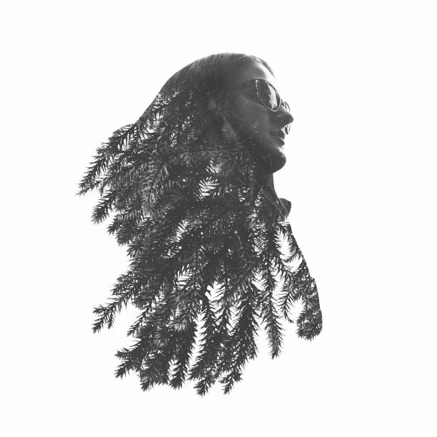 一个少女和一棵松树的双重曝光图片下载