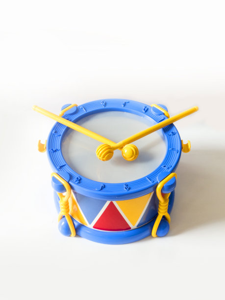 色彩鲜艳的玩具鼓图片下载
